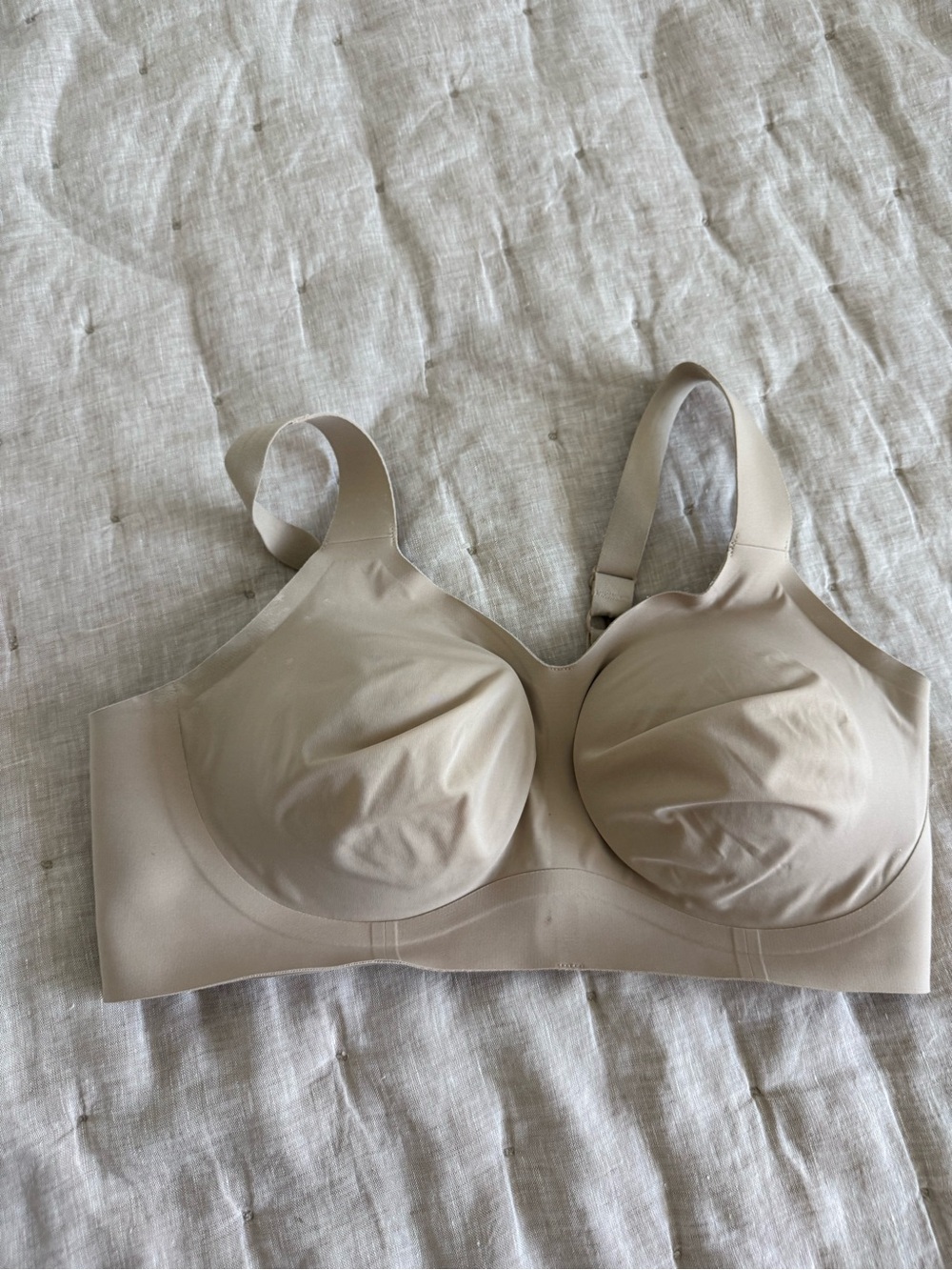 Evelyn & Bobbie Beyond Bra L Nude Wireless Comfort Size Medium